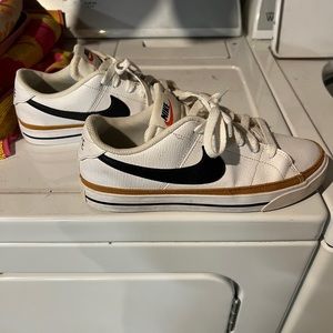 Nike Womens Coury Legacy Next Nature Sneaker